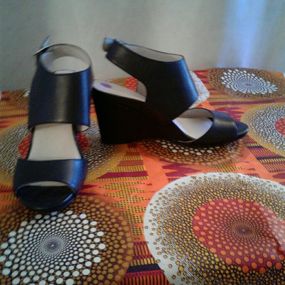 Shoes - Picture 2 of 3